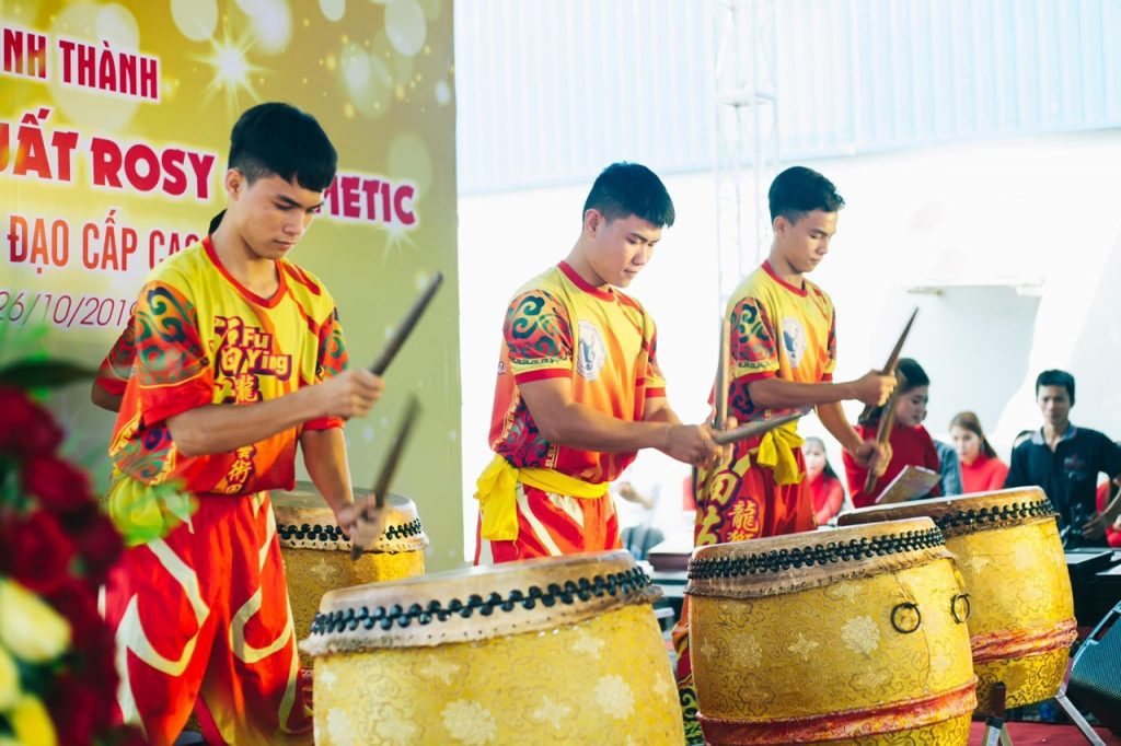 cung cấp đội múa trống